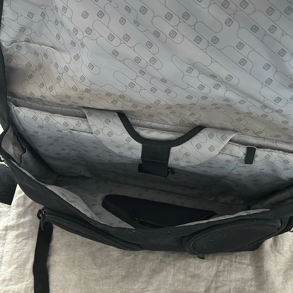 FUL Computer Laptop Crossbody work bag. 18X13
